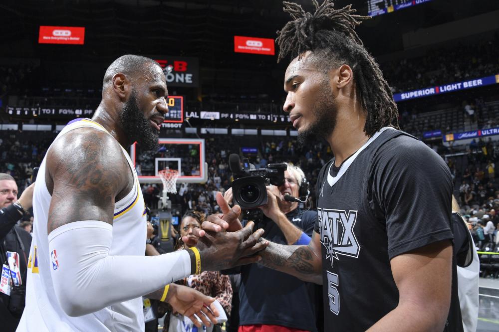 在攻防两端 在攻防两端