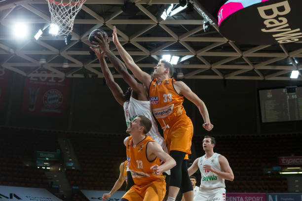 尽管抗议活 尽管抗议活